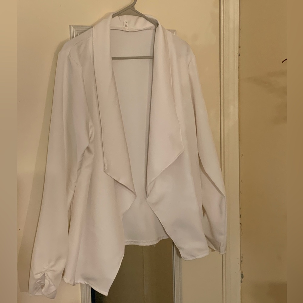 XXL white jacket(never has been worn)